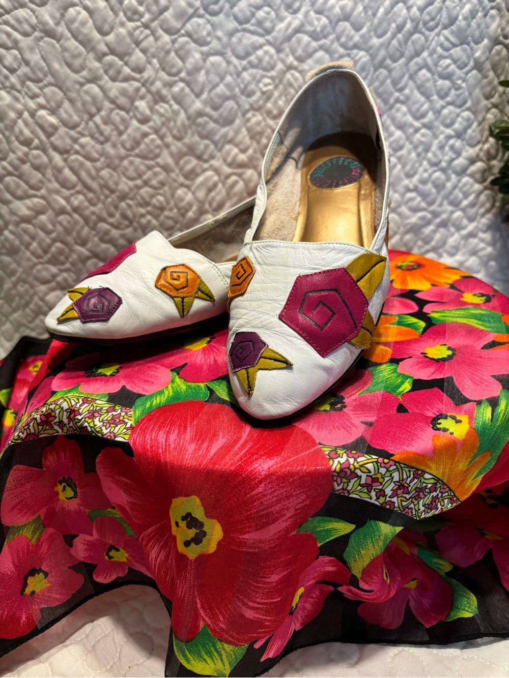 Vintage White Floral Appliqué Leather Women's Flats